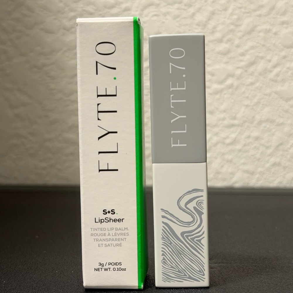 Kiehl's Flyte.70 LipSheer Tinted Lip Balm in White and Gray with Green Accent